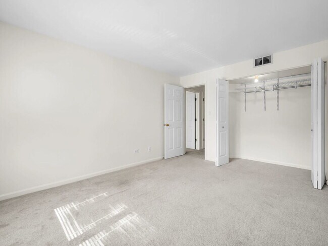 Building Photo - 4934 S Cornell Ave