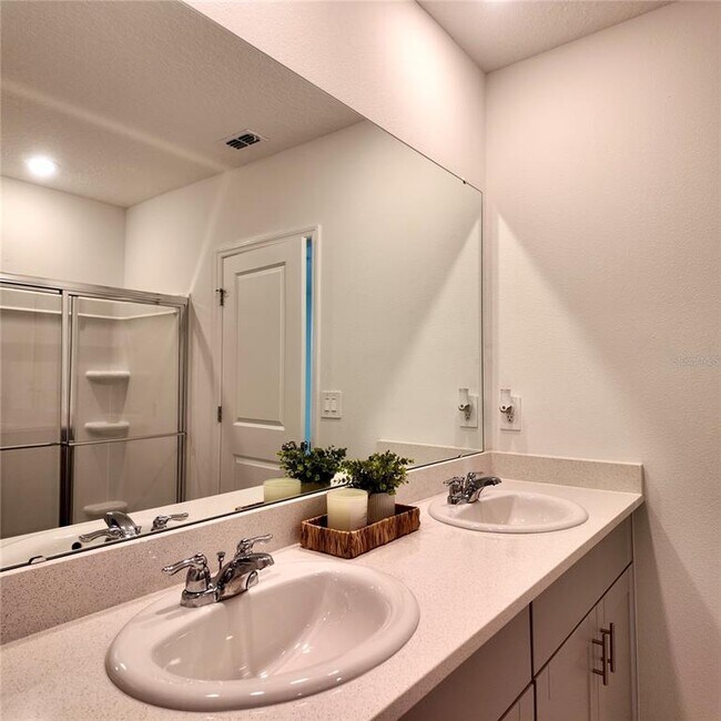 Building Photo - 4752 Cloister St
