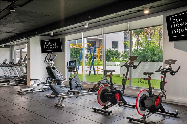 Building Photo - 200 NE 1st Ave