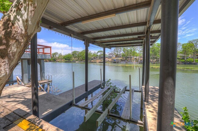 Building Photo - 1015 Reiley Rd