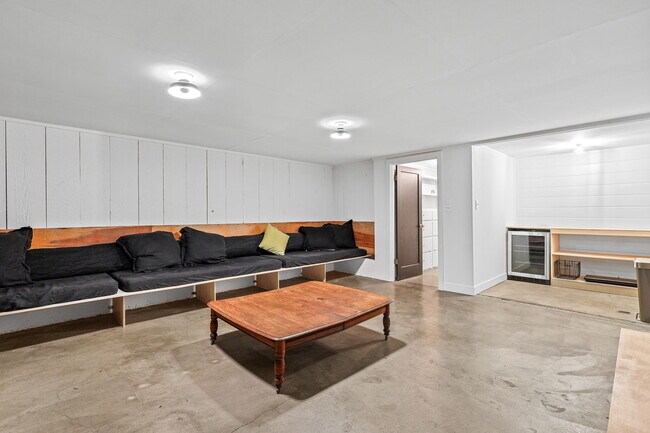 Building Photo - 1640 Highland Ave