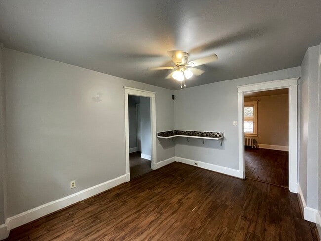 Building Photo - 2 Bedroom Single Family Home in Lancaster!