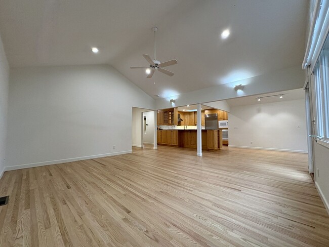 Building Photo - Beautifully Updated 3BD/2BA + Office Single-Family Home in Palo Alto
