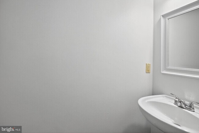 Building Photo - 22513 Castle Pollard Way