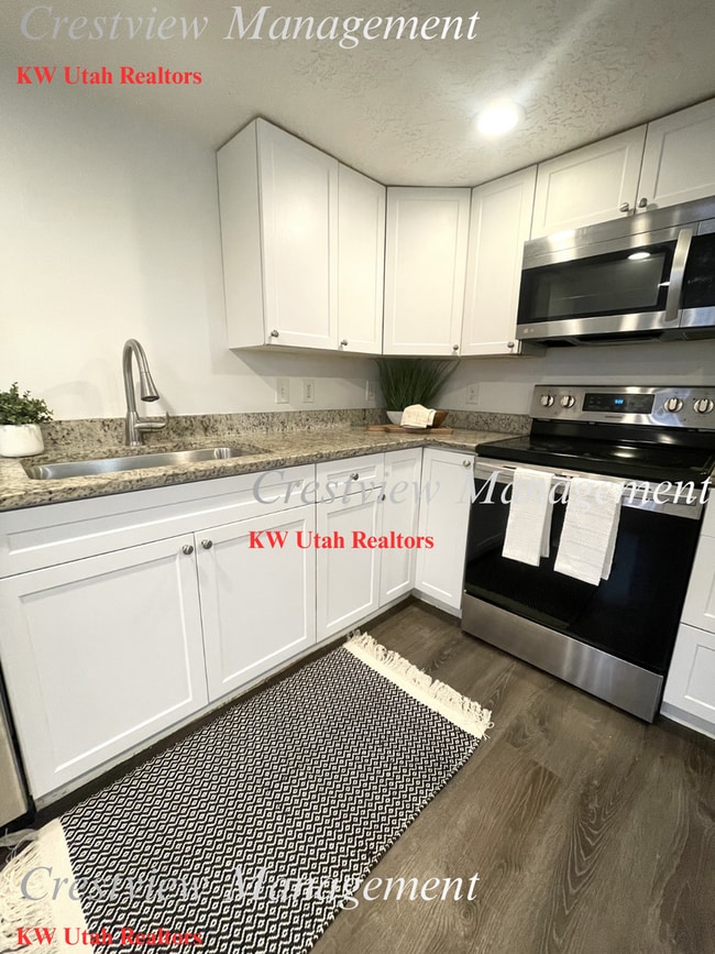 Building Photo - Martin Triplex