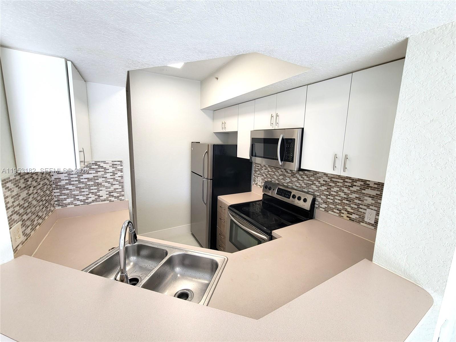 Building Photo - 755 SW 148th Ave