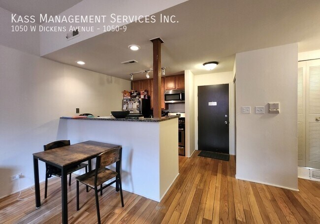 Building Photo - 1050 W Dickens Ave