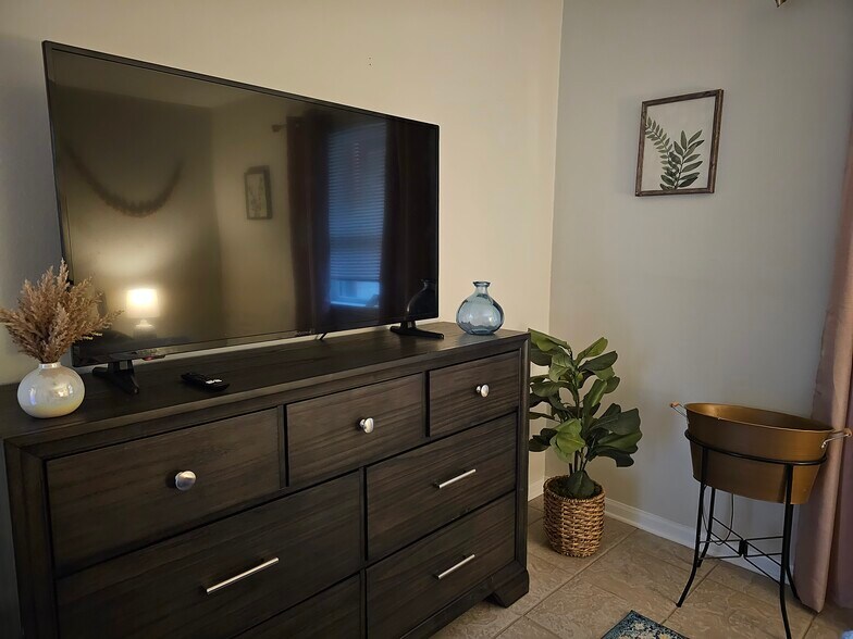 Building Photo - 2500 Houma Blvd