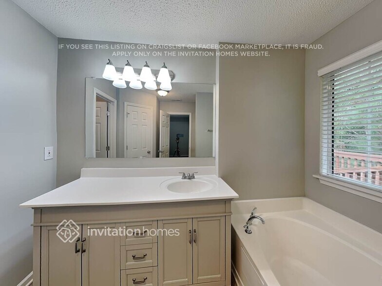 Building Photo - 5449 Sweetsprings Dr SW