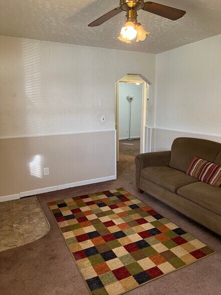 Building Photo - 27107 Seyburn Ave