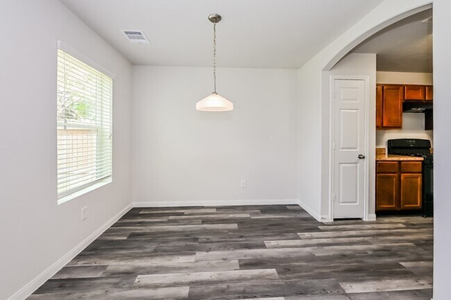 Building Photo - 5818 Northern Oak St