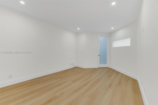 Building Photo - 6538 Via Regina