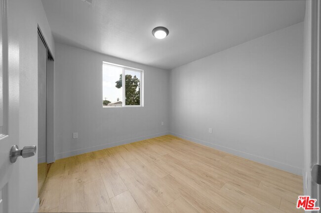Building Photo - 236 W 84th Pl