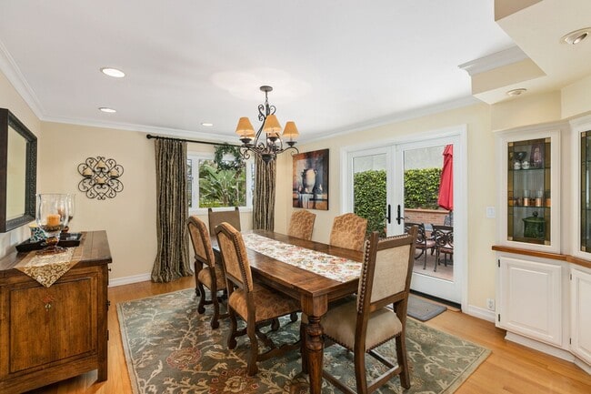 Building Photo - 4BD/2.5BA California Coastal Home with Swe...