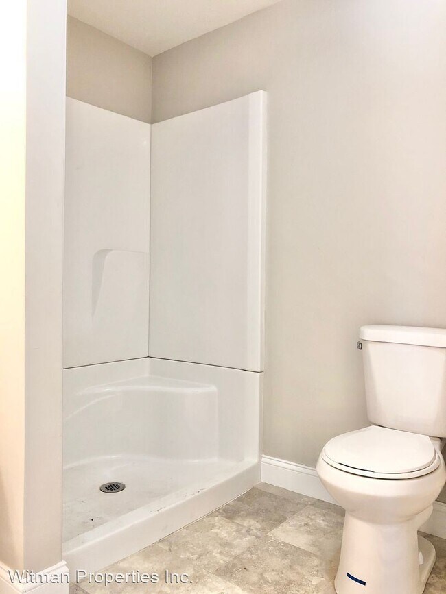 Building Photo - 2 br, 1 bath House - 5-9 Hampshire St.
