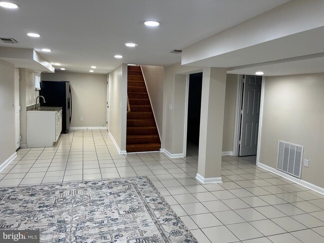 Building Photo - 1422 E St