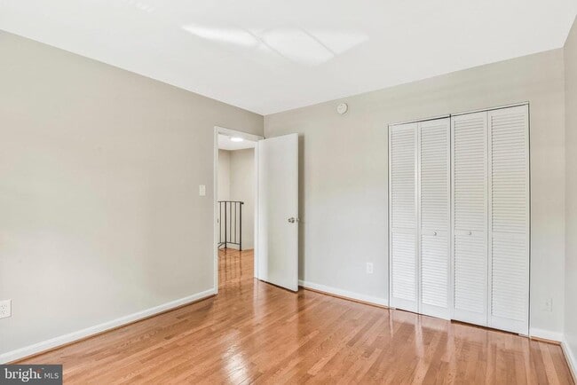 Building Photo - 10257 Friendship Ct