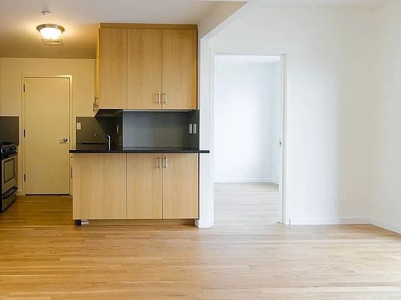 Primary Photo - 261 Eckford St