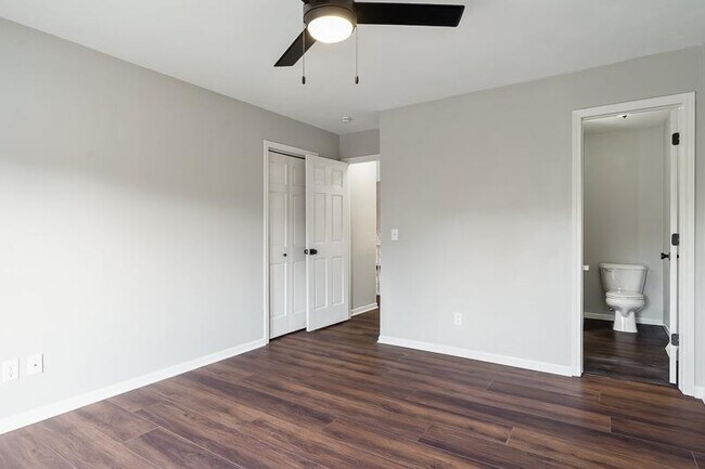 Building Photo - 663 Amphitheater Dr