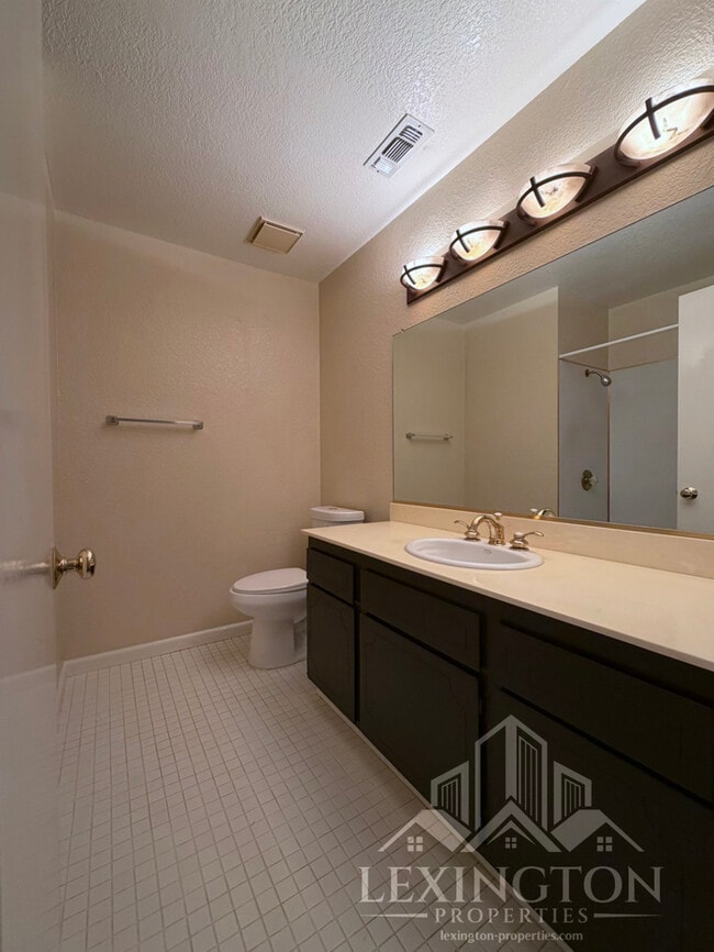 Building Photo - Beautifully Updated, 3BD/2BA Home in Larchmont Sunriver, off Sunrise Blvd. and Coloma Rd.