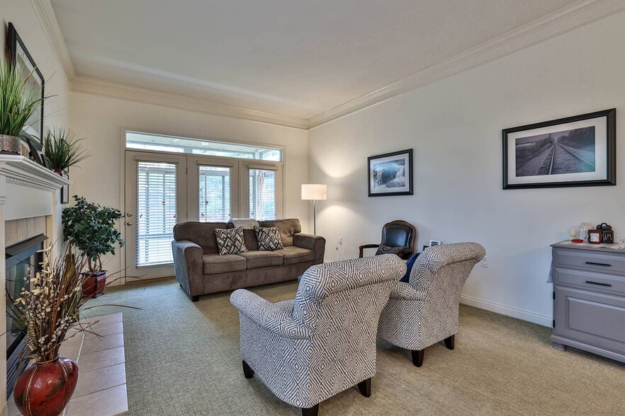 Living/Family Room - 11633 Chancery Ln