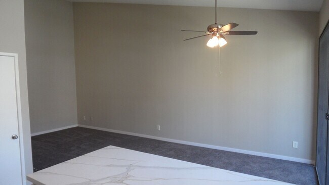 Building Photo - 10520 Lakeside Dr N
