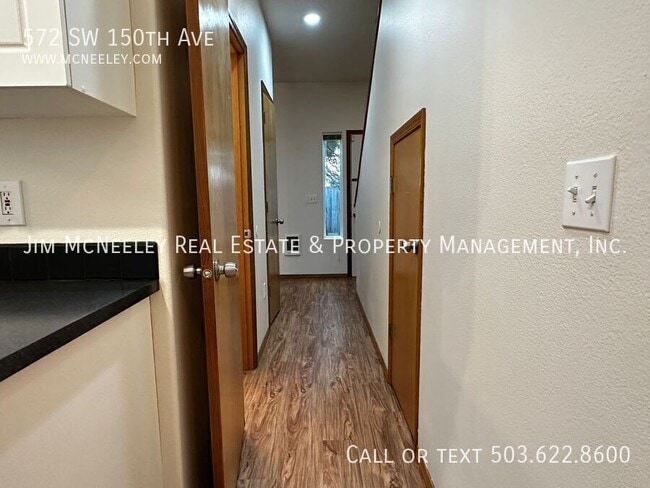 Building Photo - 572 SW 150th Ave