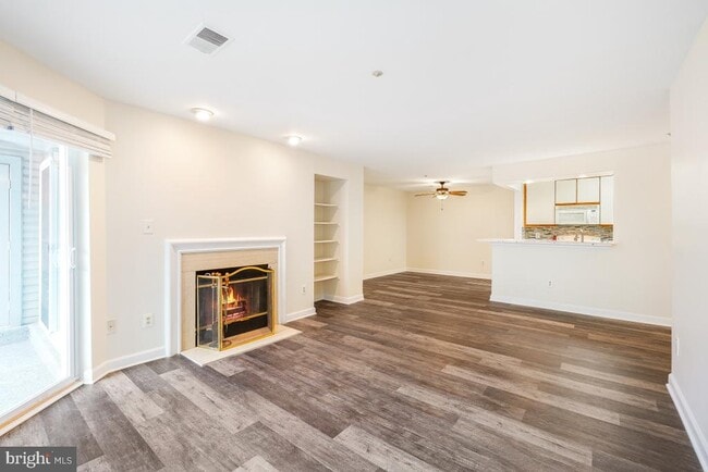 Building Photo - 3301 Sir Thomas Dr