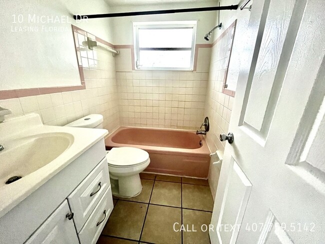 Building Photo - Updated 2 bedroom in beautiful Beverly Hil...