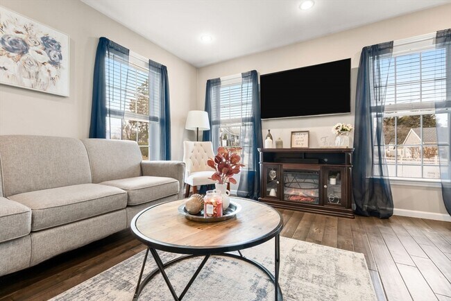 Building Photo - 98 Poplar St