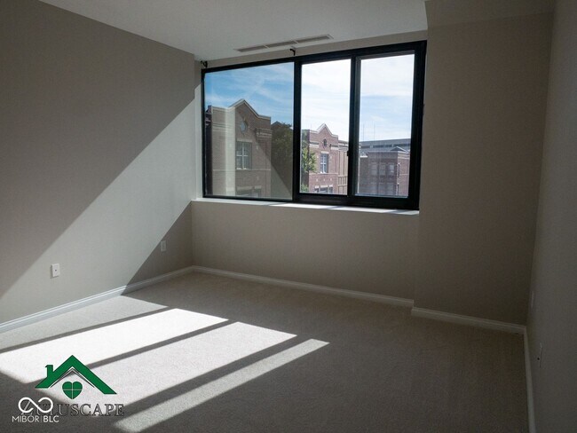 Building Photo - 225 N New Jersey St