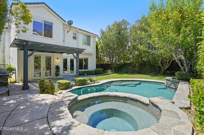 Building Photo - 6077 Mandeville Pl