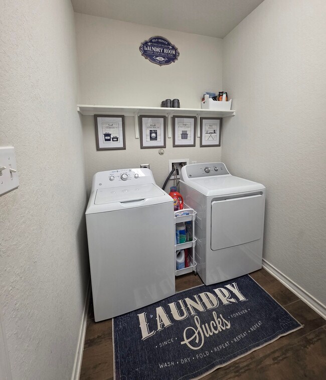 Building Photo - 13811 Newman Stage