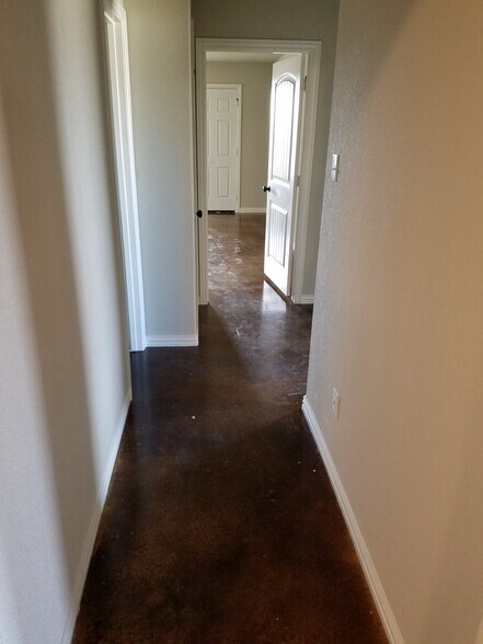 Building Photo - 129 Crossfire Ct