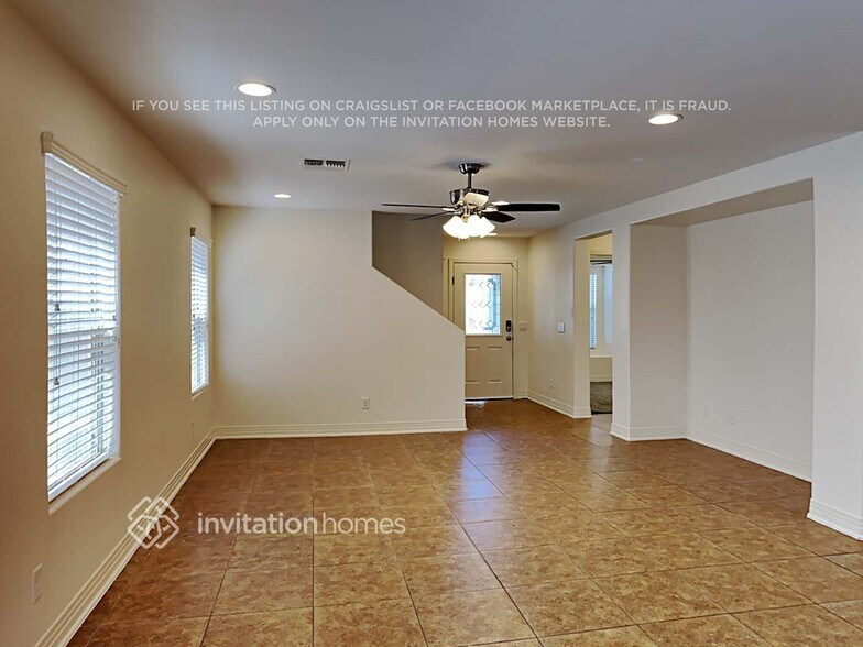 Building Photo - 5814 E Hampton Ave