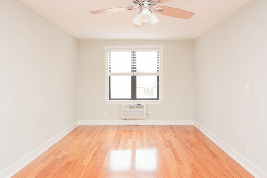 Building Photo - 450 W Barry Ave