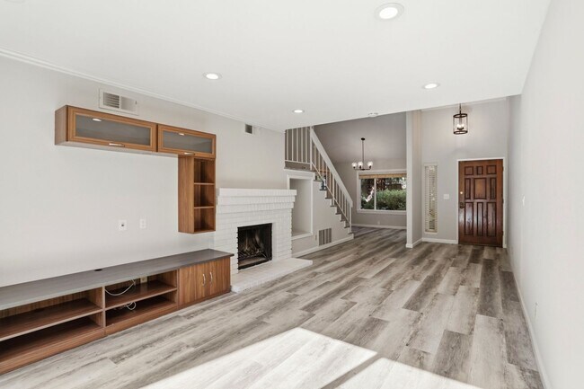 Building Photo - Renovated Los Gatos Townhome