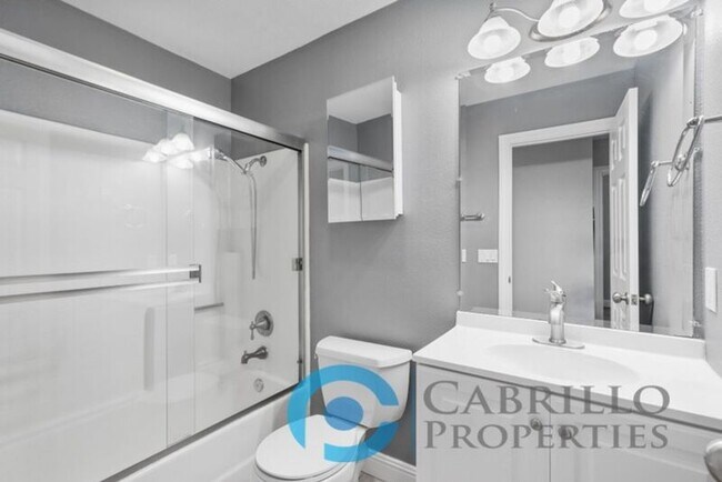 Building Photo - 3525 Grove St