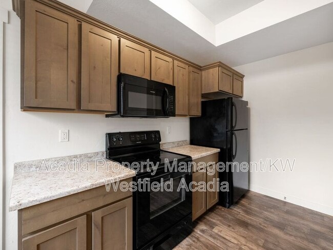 Building Photo - 656 W Meadow Dr