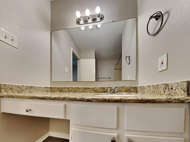 Building Photo - 4927 Vancouver Blvd