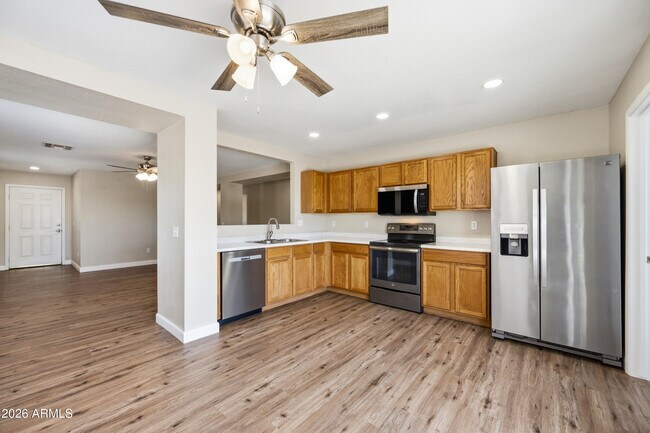 Building Photo - 2851 E Cherry Hills Dr