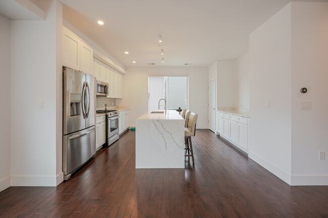 Building Photo - 404 51st St SE