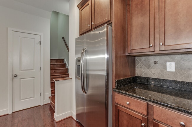 Building Photo - Gorgeous Townhome/Great Location!