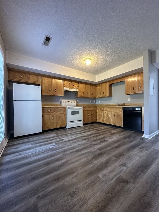 Building Photo - 113 Hickory Trace Rd