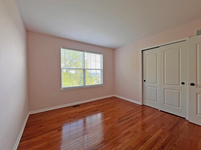 Building Photo - 4170 Bunker Hill Dr N