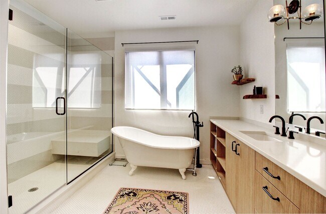 Building Photo - Luxury Living in the heart of Platte Park, 5bds, 4bas - Custom Finishes around every corner