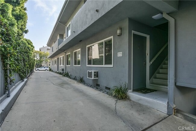 Building Photo - 11921 Goshen Ave