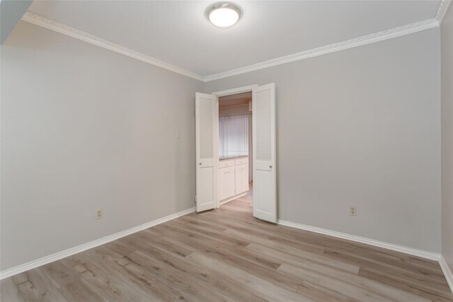 Building Photo - 6007 Sandhurst Ln