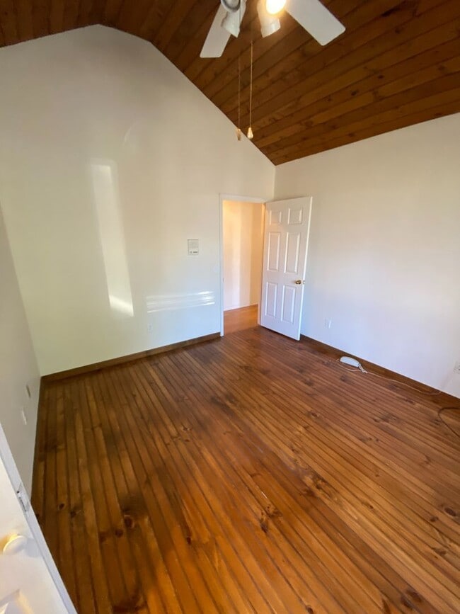 Building Photo - 2 Bed 2 Bath Home in Whites Creek. 20 minu...