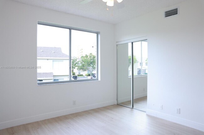 Building Photo - 16686 Hemingway Dr